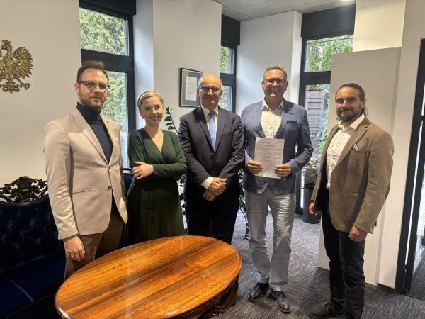 1696574732496 1696574732496